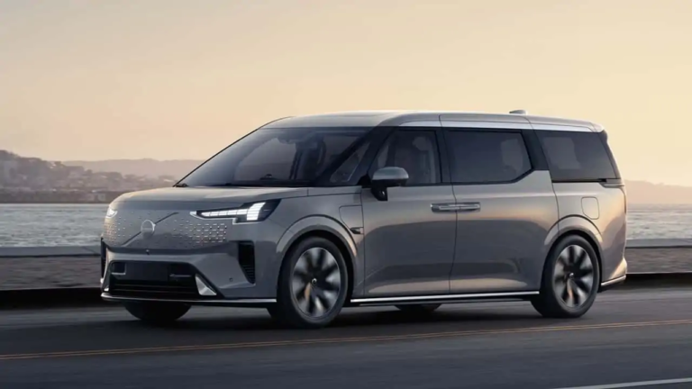Volvo'nun ilk minivanı ile tanışın: EM90