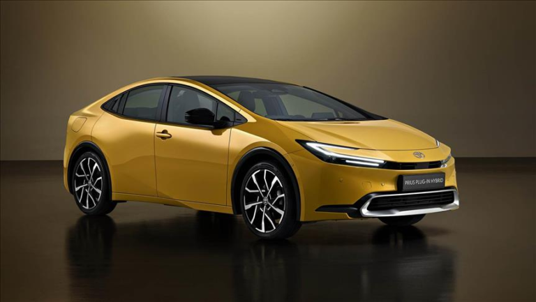 Toyota'nın Prius modeli "En Çevreci Otomobil" seçildi