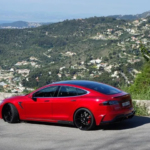 Tesla Hisseleri Uçuşa Geçti: 2024'Teki Kayıp Silindi
