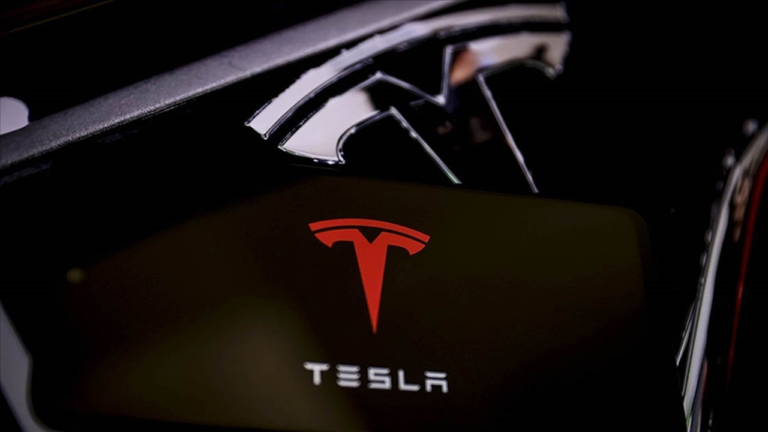 Tesla'da otonom sürüş krizi! ABD’deki 2,4 milyon araç araştırılacak