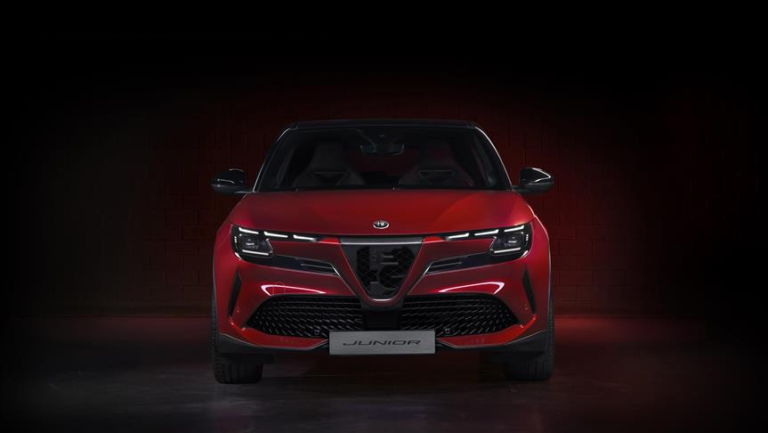 Alfa Romeo Junior, "Avrupa'da Yılın Otomobili" finalistleri arasına girdi