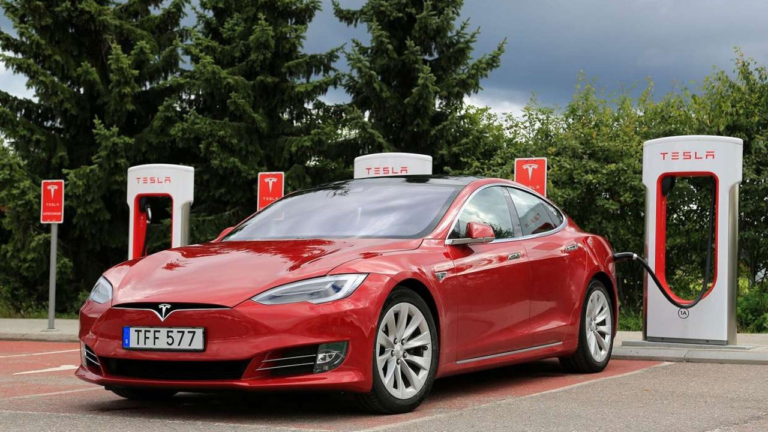 ABD'deki yaklaşık 2,6 milyon Tesla otomobili incelenecek