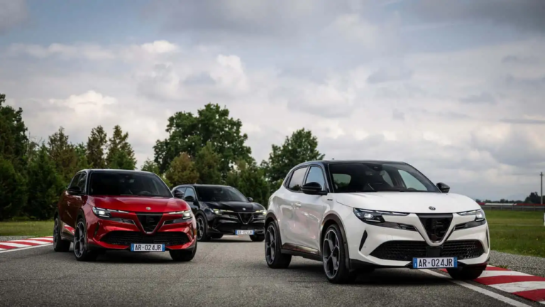 Alfa Romeo fikrini değiştirdi, içten yanmalılar kalıyor!