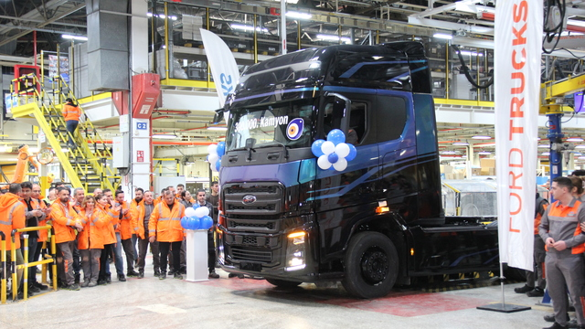 Ford Trucks 300 bininci aracını üretti