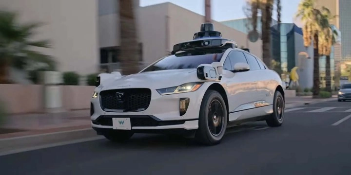 Robotaksi şirketi Waymo, testler için 10 yeni şehre açılıyor