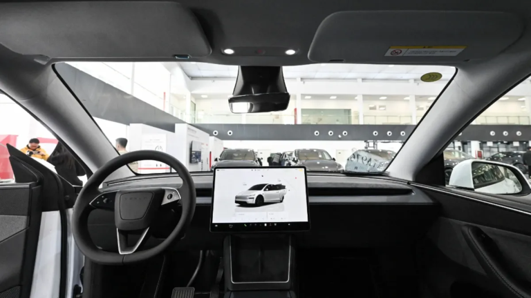 Elon Musk'ın yapay zeka modeli Grok, otomobillere geliyor