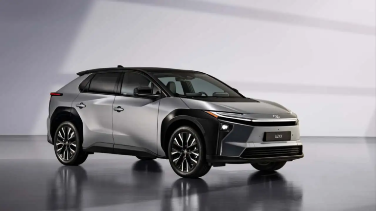 Toyota, yeni bZ4X'in örtüsünü kaldırdı!