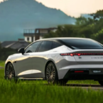 Geely'Nin Yeni Hibrit Sedan Modeli Çin'De Satışa Çıktı