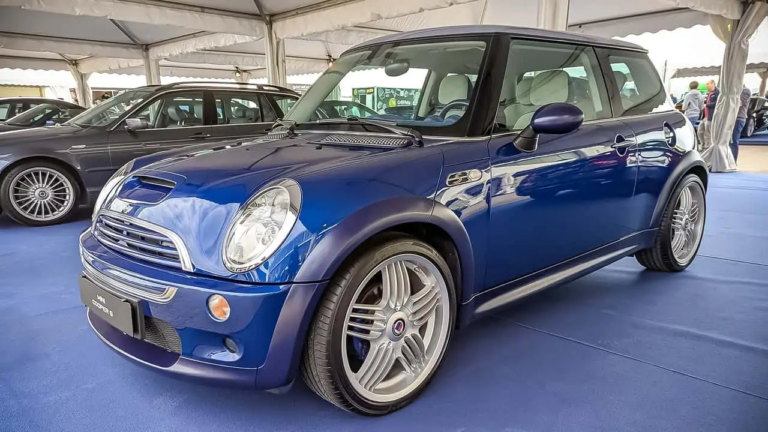 Benzersiz Cooper S "Lux", R53 temel alınarak üretildi.