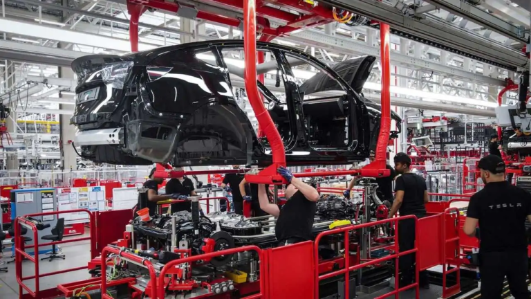 Tesla, Avrupa'da daha fazla araç üretmek istiyor