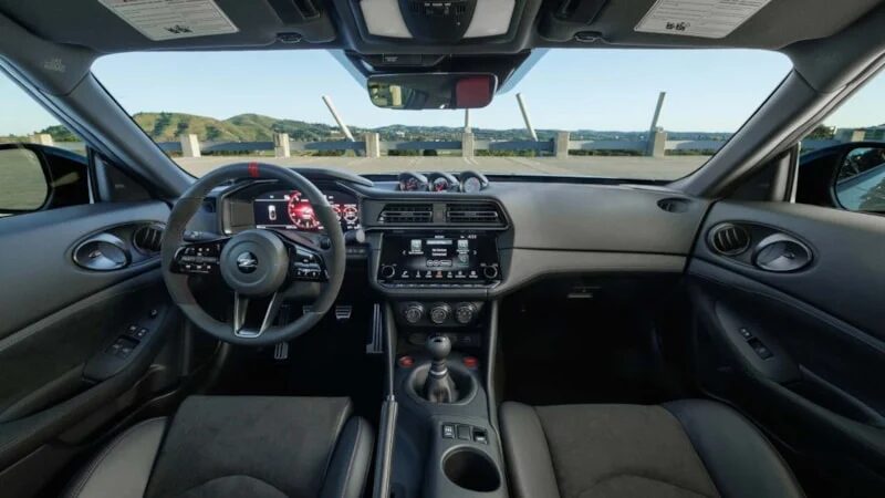 Amerikaya-Ozel-Makyajli-Nissan-Z-Tanitildi-2
