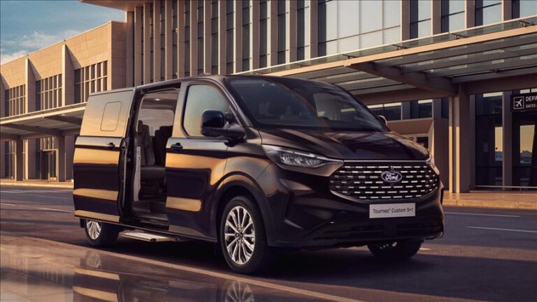 Ford Tourneo Custom'ın yeni 9 + 1 seçeneği müşterilerle buluşacak