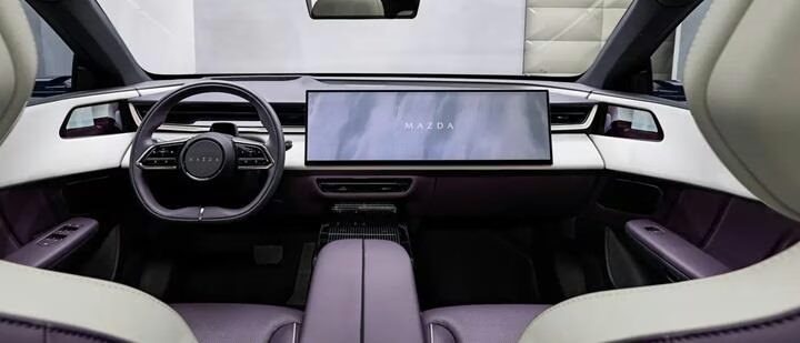 Mazda, otomobillerde dev ekran modasını destekliyor