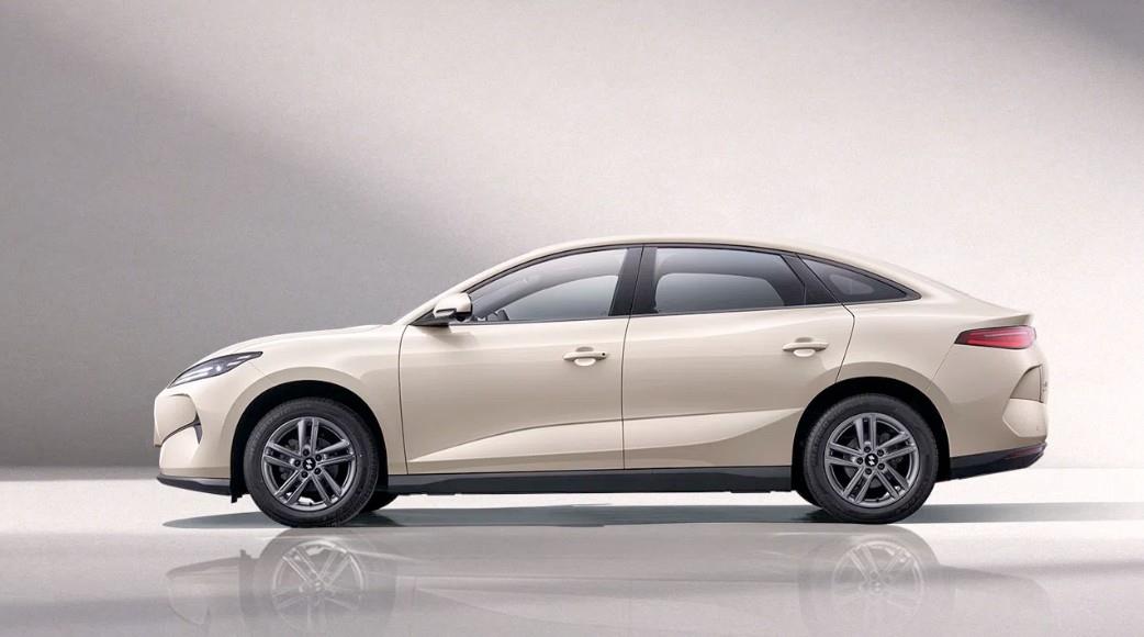 Byd Den 10 Dakikada Şarj Olan Elektrikli Taksi Linghui E7-1