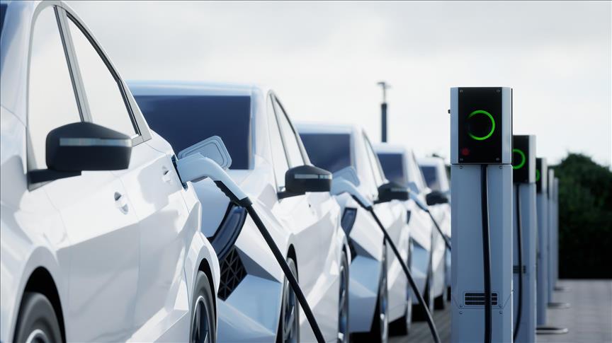 arabam.com'a göre, Türkiye'de elektrikli araçlara geçiş kademeli ilerleyecek