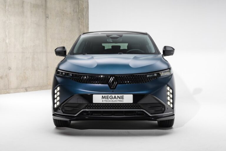 Elektrikli Megane E Tech Güncellendi LFP Batarya Hamlesi Ve 165 KW Hızlı şarj Dopingi