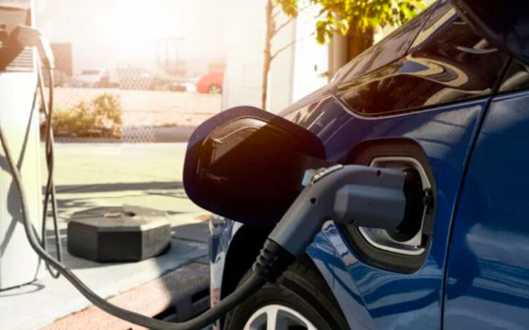 Avrupa’da elektrikli araç satışları benzinlileri geride bıraktı