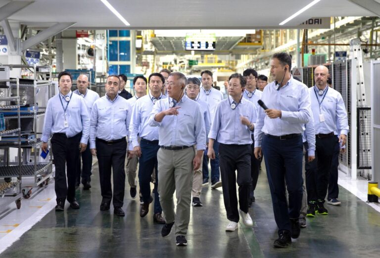 Hyundai Nin Patronu İzmit Te IONIQ 3 üretimini Denetledi Ve Net Konuştu Her şeyden önce...