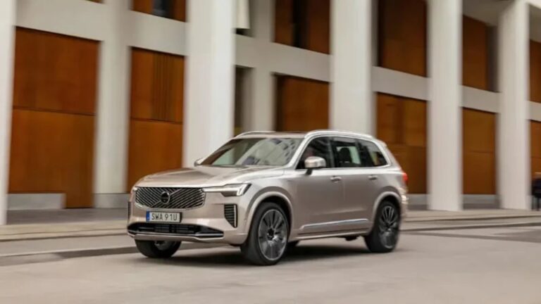 Volvo, Çevredeki Diğer Araçları Yoldaki Tehlikelere Karşı Uyaracak