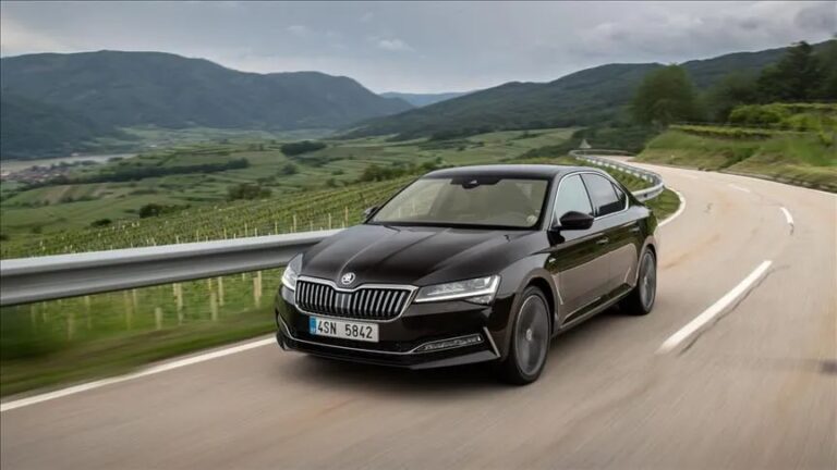 Skoda Superb In Modern Nesli 25 Yaşında