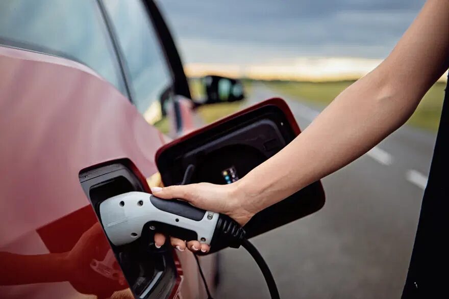 Elektrikli Otomobiller Benzinlilerle Fiyat Farkını Kapatıyor 2 Elektrikli Otomobiller Benzinlilerle Fiyat Farkını Kapatıyor 2
