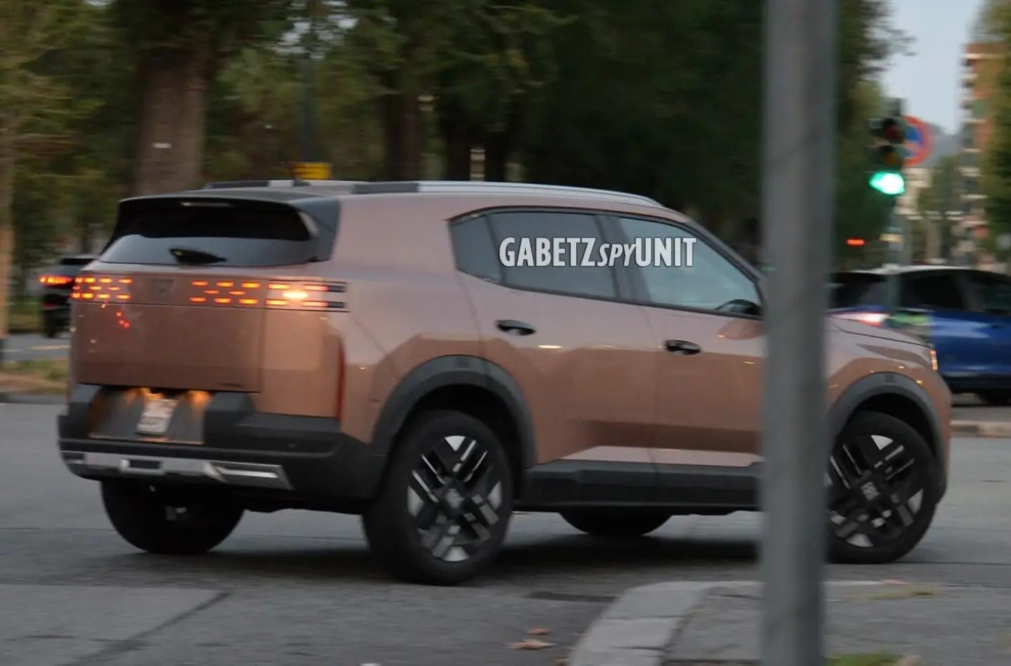 Yeni Fiat Grizzly'Nin Arka Tasarımı Şimdiden Tartışma Yarattı: &Quot;Tekerlekli Sığınak&Quot; 2 Yeni Fiat Grizzly Nin Arka Tasarımı Şimdiden Tartışma Yarattı Tekerlekli Sığınak 2